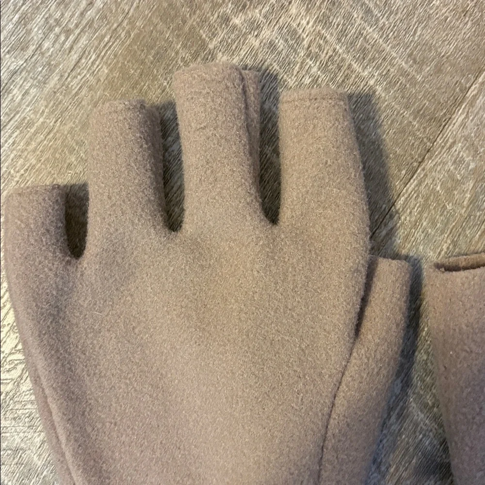 Patagonia Tan with Navy Cuff Fleece Open Finger Gloves size S